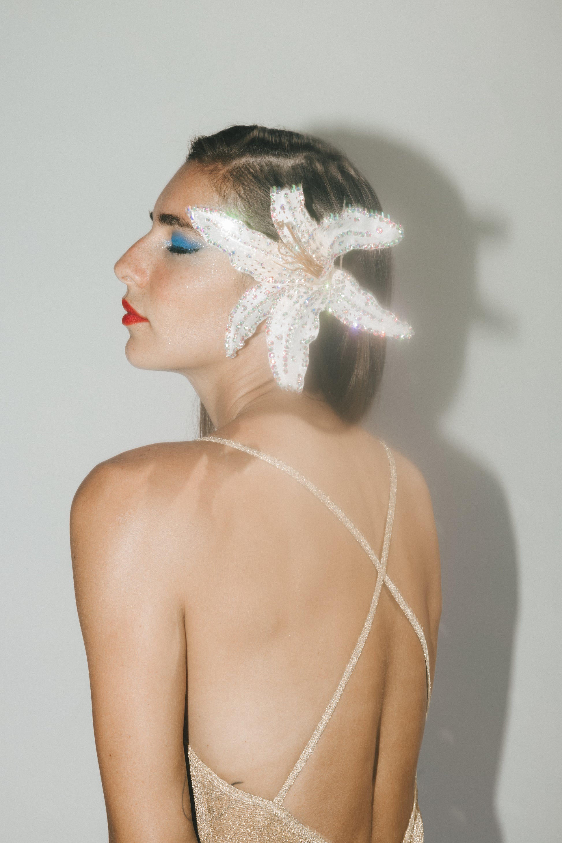 THE TROPICAL GAL FLOWER - WHITE