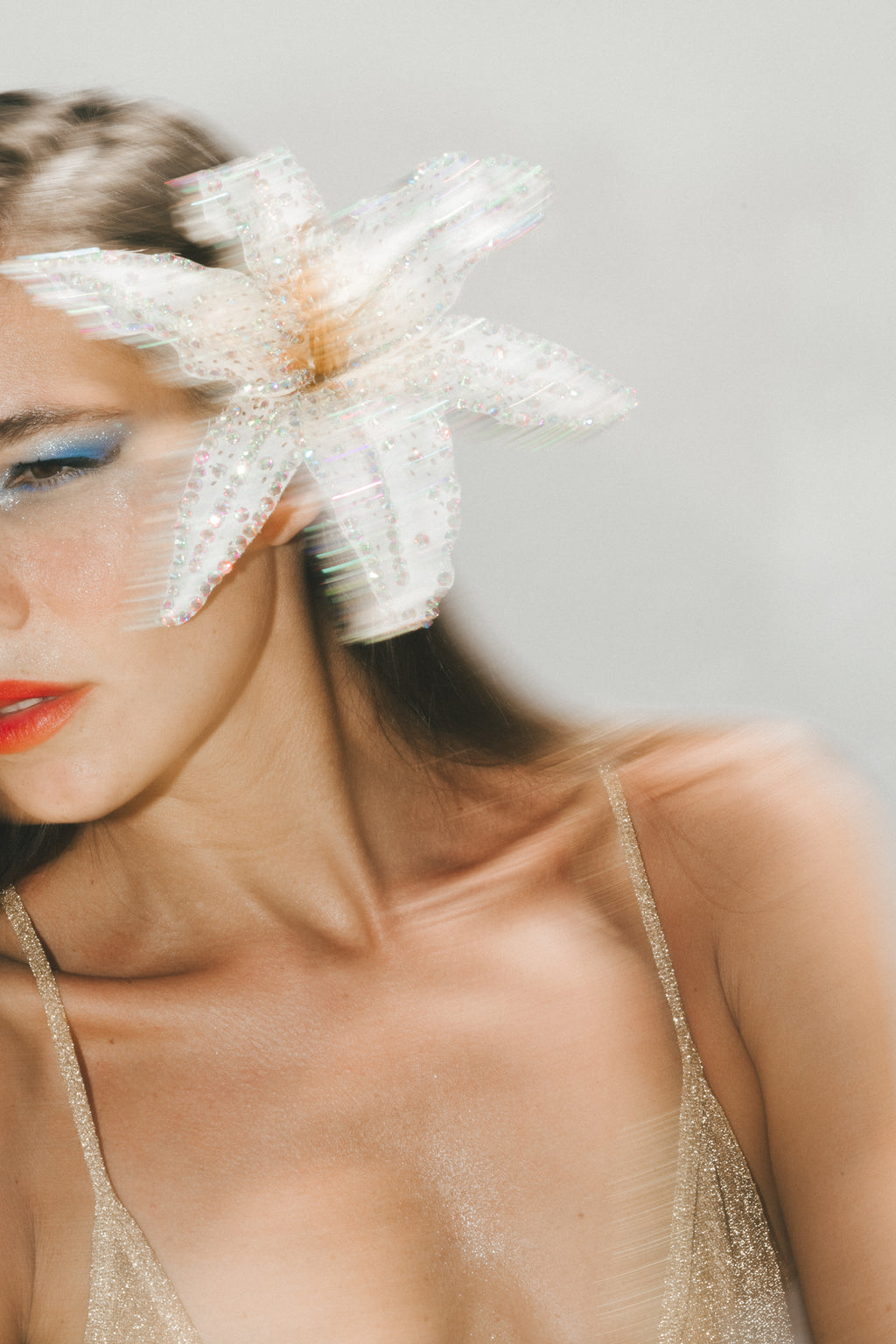 THE TROPICAL GAL FLOWER - WHITE